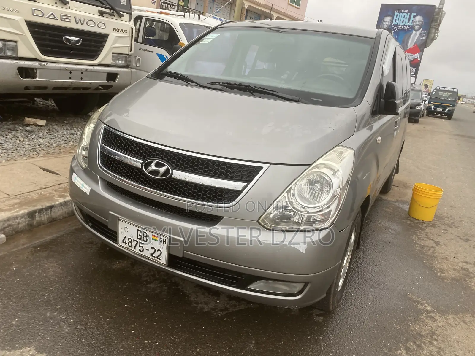 Hyundai Starex 2013 Brown