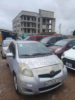 Toyota Vitz 1.0 FWD 3dr 2010 Silver