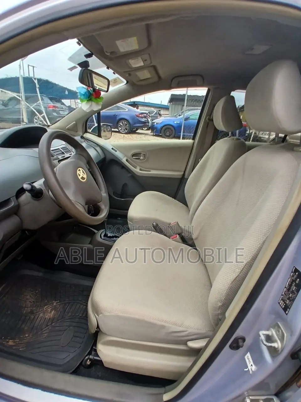 Toyota Vitz 1.0 FWD 3dr 2010 Silver