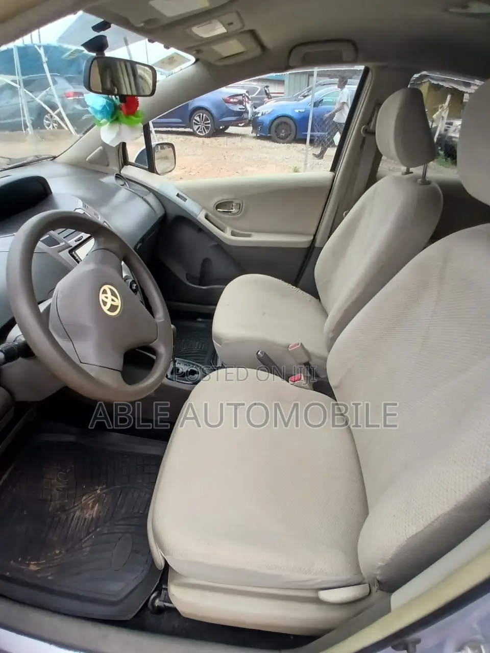 Toyota Vitz 1.0 FWD 3dr 2010 Silver