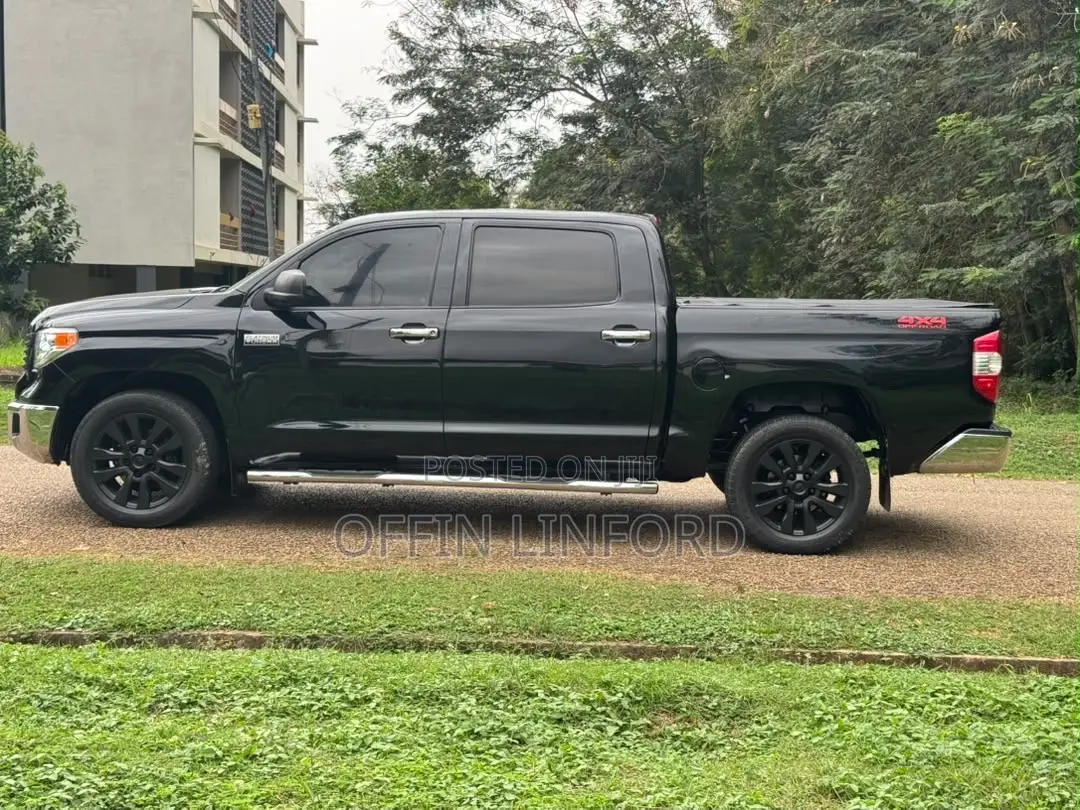 Toyota Tundra Limited 4dr Double Cab 4WD SB (5.7L 8cyl 6A) 2014 Black