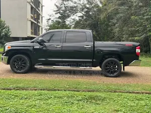 Toyota Tundra Limited 4dr Double Cab 4WD SB (5.7L 8cyl 6A) 2014 Black