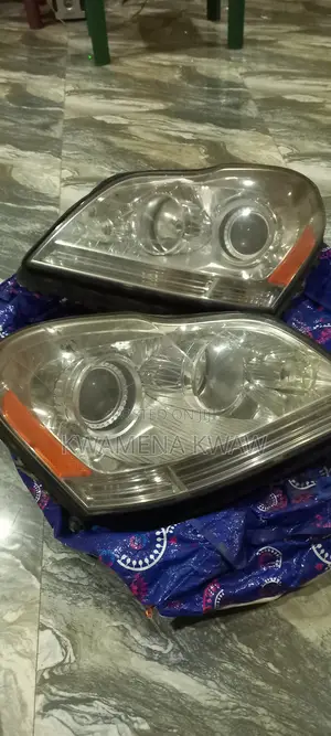 Mercedes Benz GL 450 and 550 HeadlightS