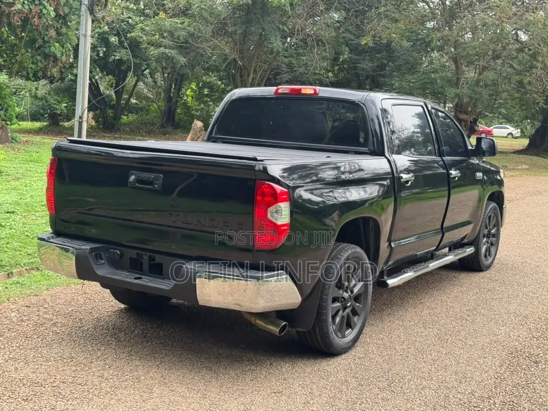 Toyota Tundra Limited 4dr Double Cab 4WD SB (5.7L 8cyl 6A) 2014 Black