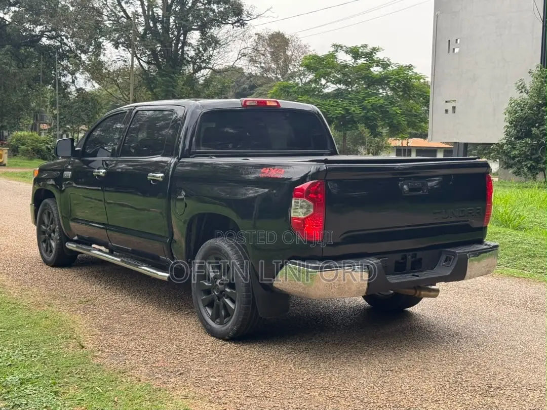 Toyota Tundra Limited 4dr Double Cab 4WD SB (5.7L 8cyl 6A) 2014 Black