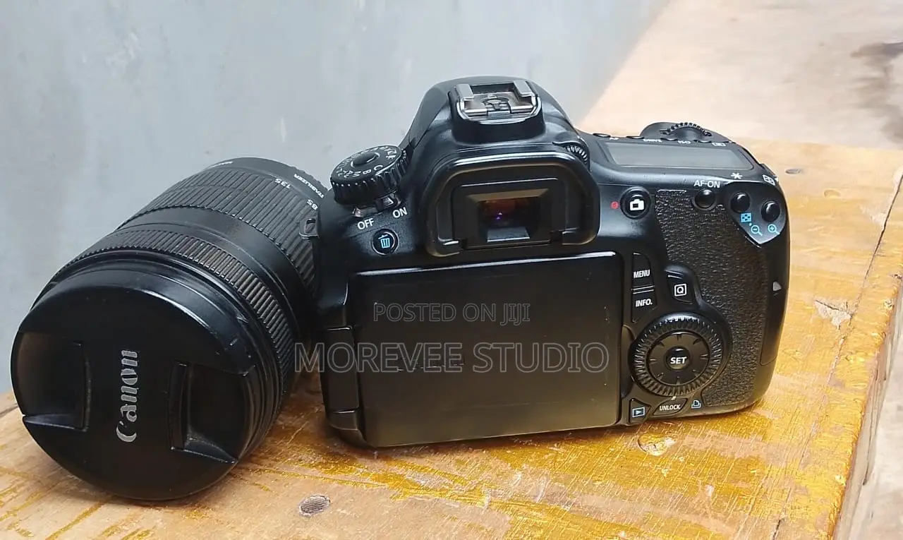 Canon 60D Slightly Use Within Charger and Memory Card