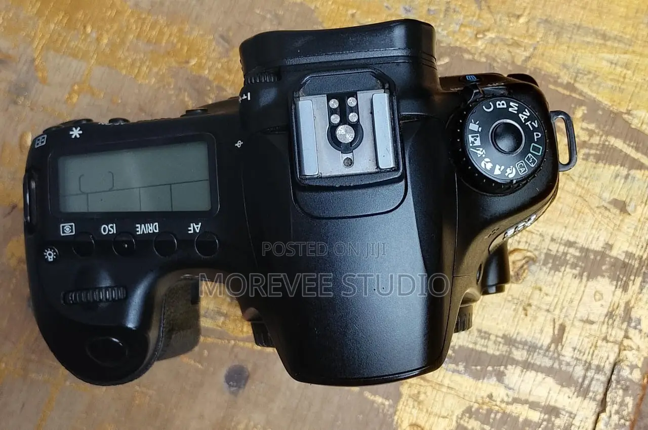 Canon 60D Slightly Use Within Charger and Memory Card
