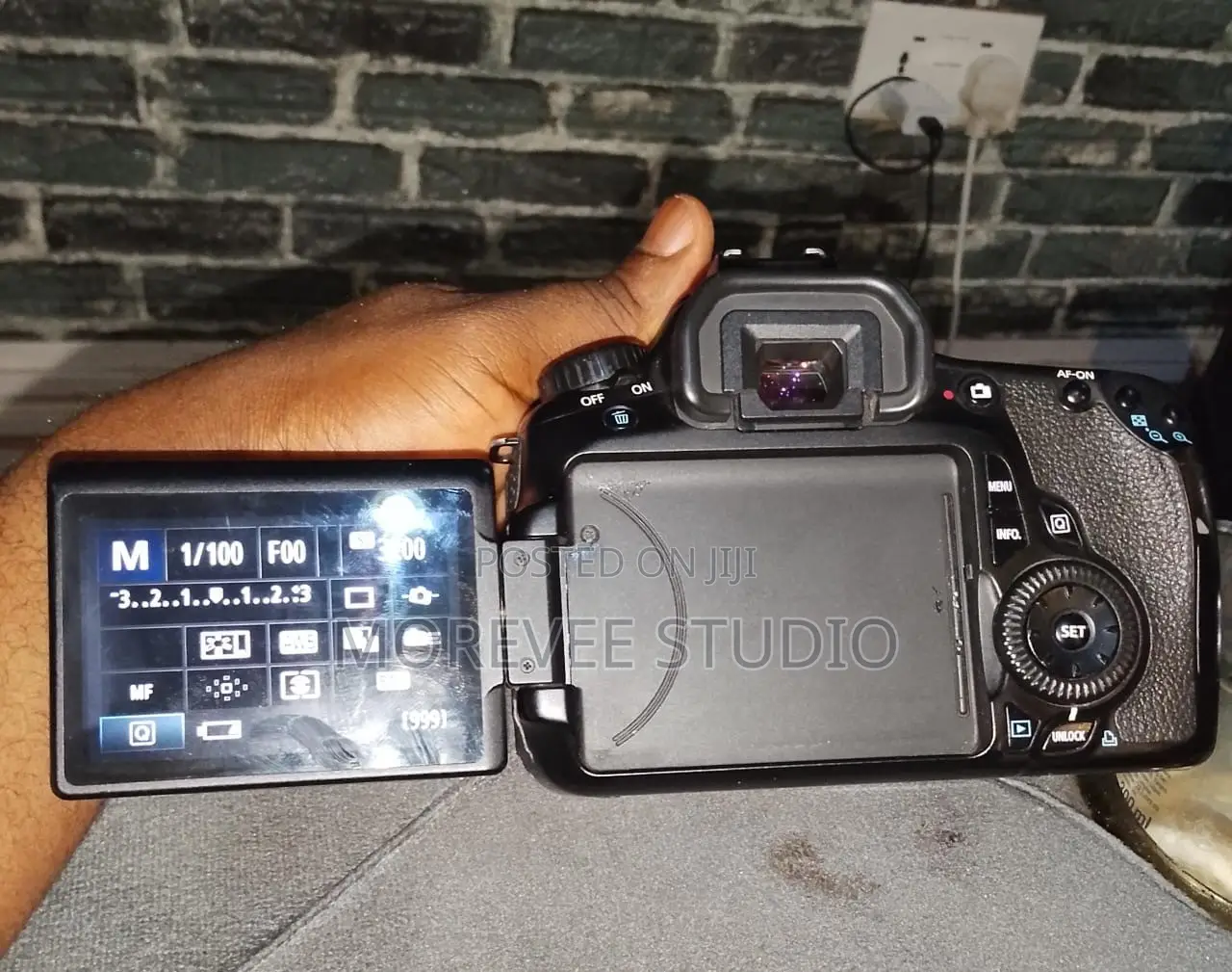 Canon 60D Slightly Use Within Charger and Memory Card
