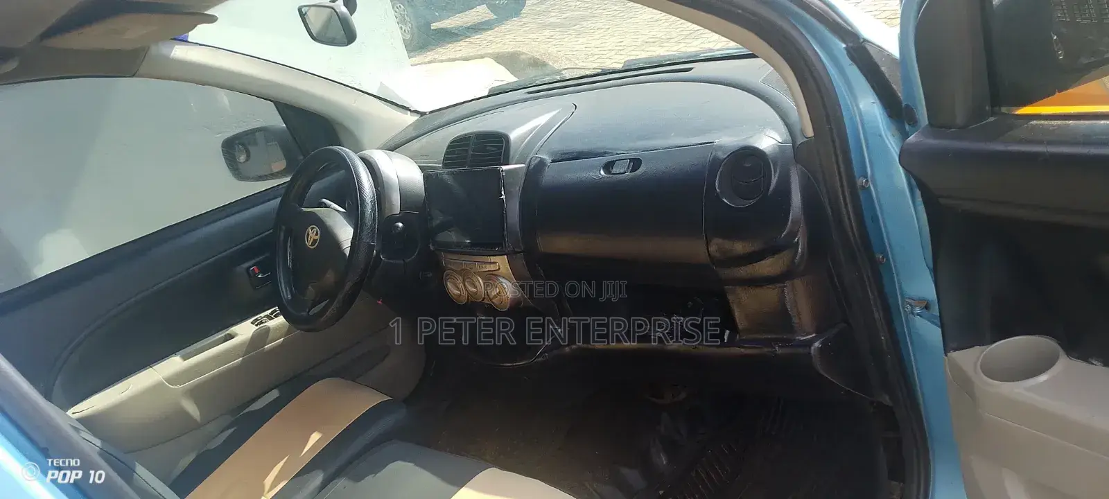 Toyota HiAce 2011 Blue