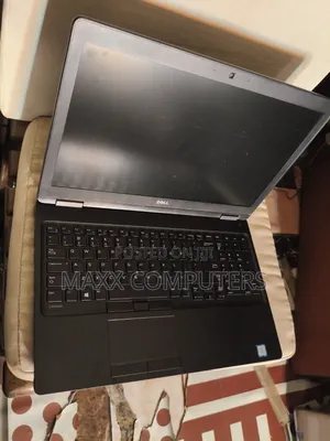 Laptop Dell Latitude 5580 8GB Intel Core i7 HDD+SSD 512GB