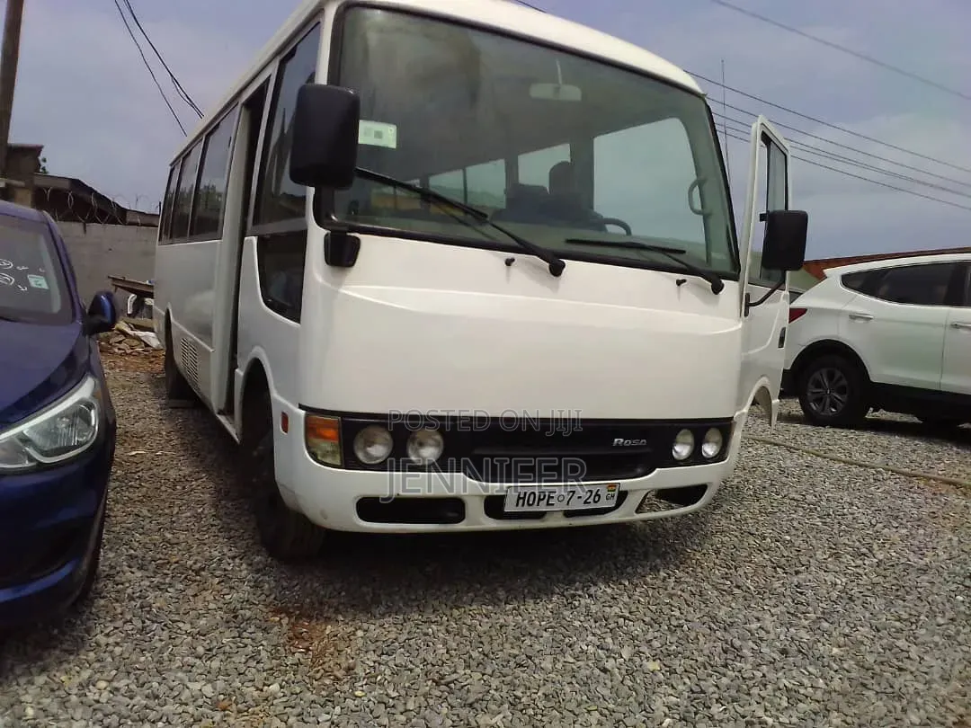Mitsubishi Fuso Rosa 2025 White