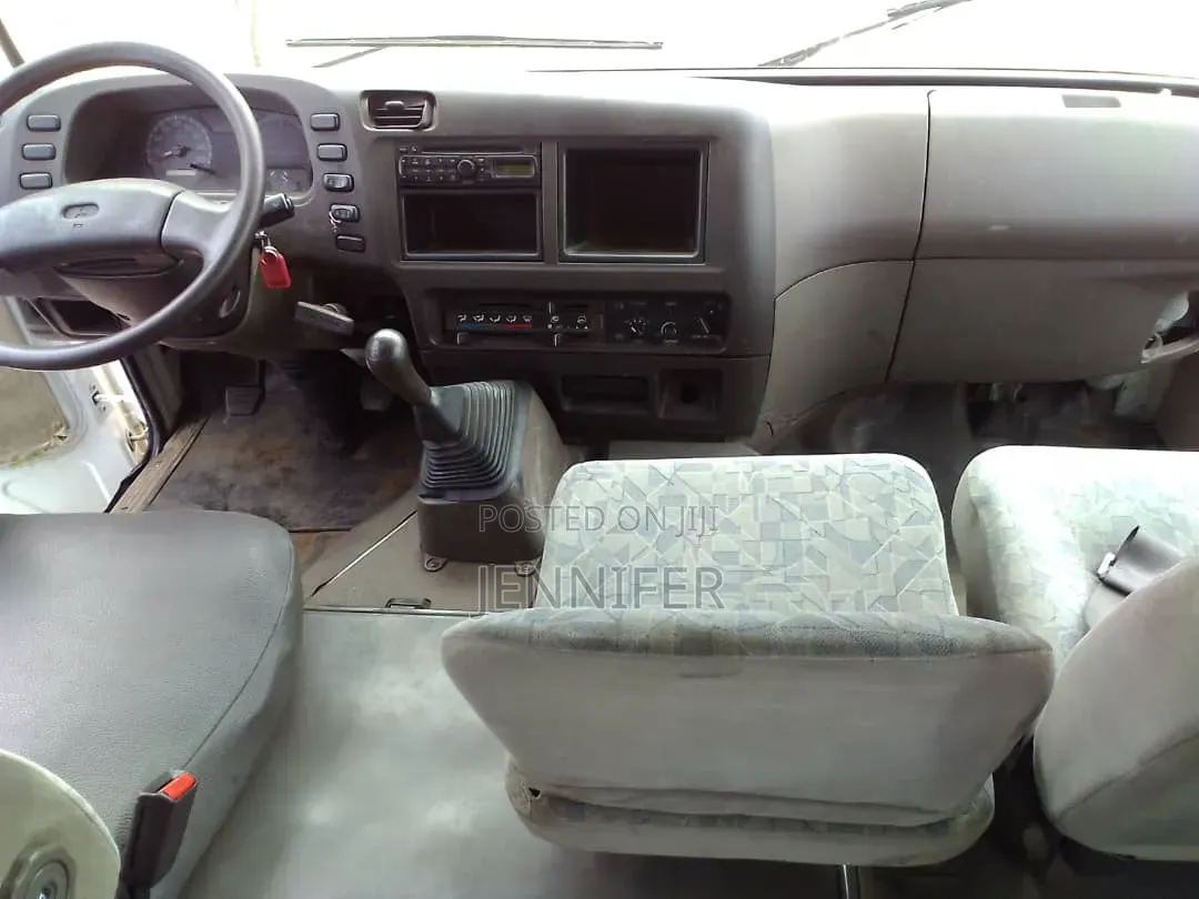 Mitsubishi Fuso Rosa 2025 White