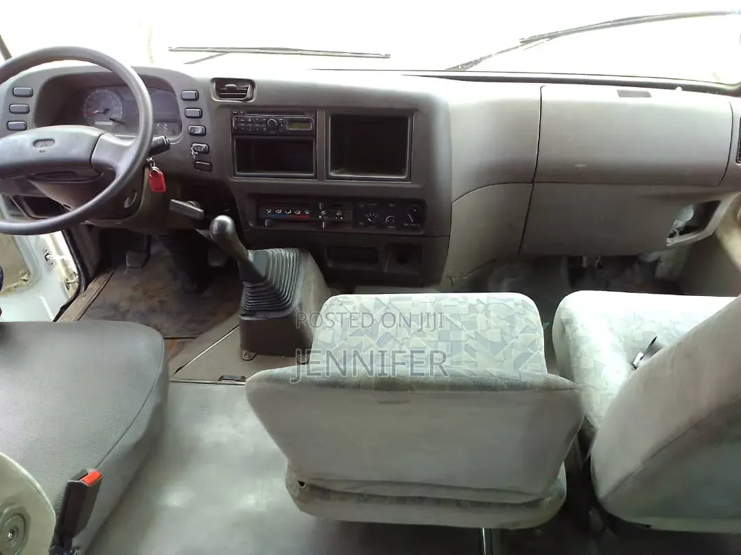 Mitsubishi Fuso Rosa 2025 White