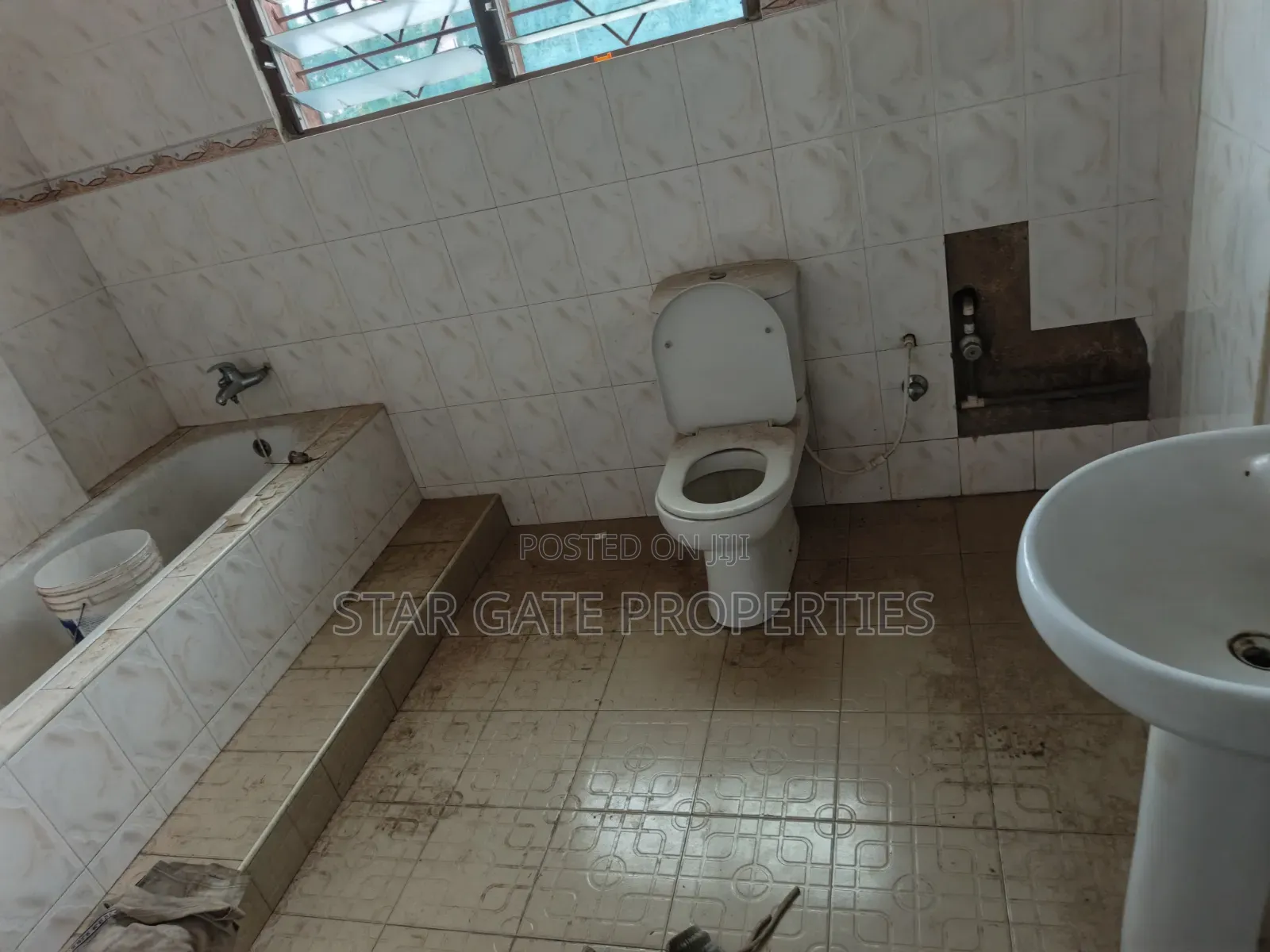 4bdrm Apartment in Buokrom Estate, Kumasi Metropolitan for rent