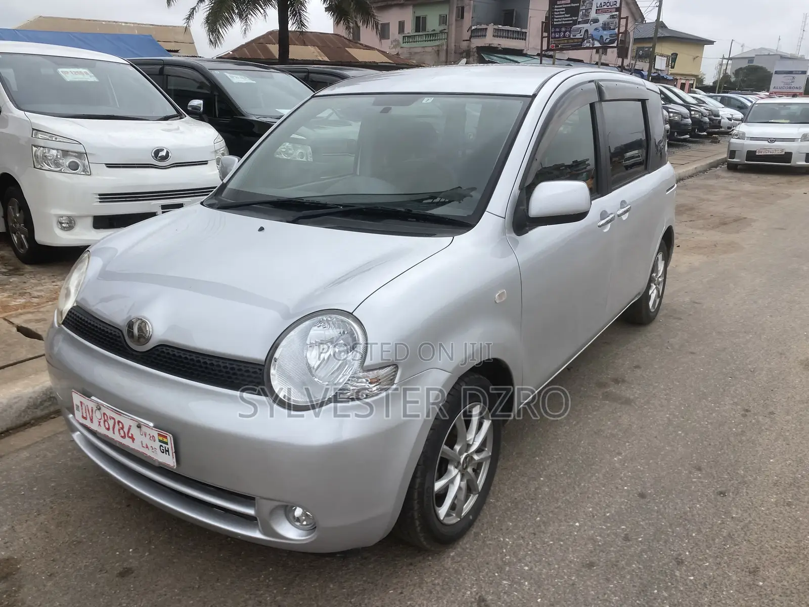 Toyota Sienta 2012 Silver