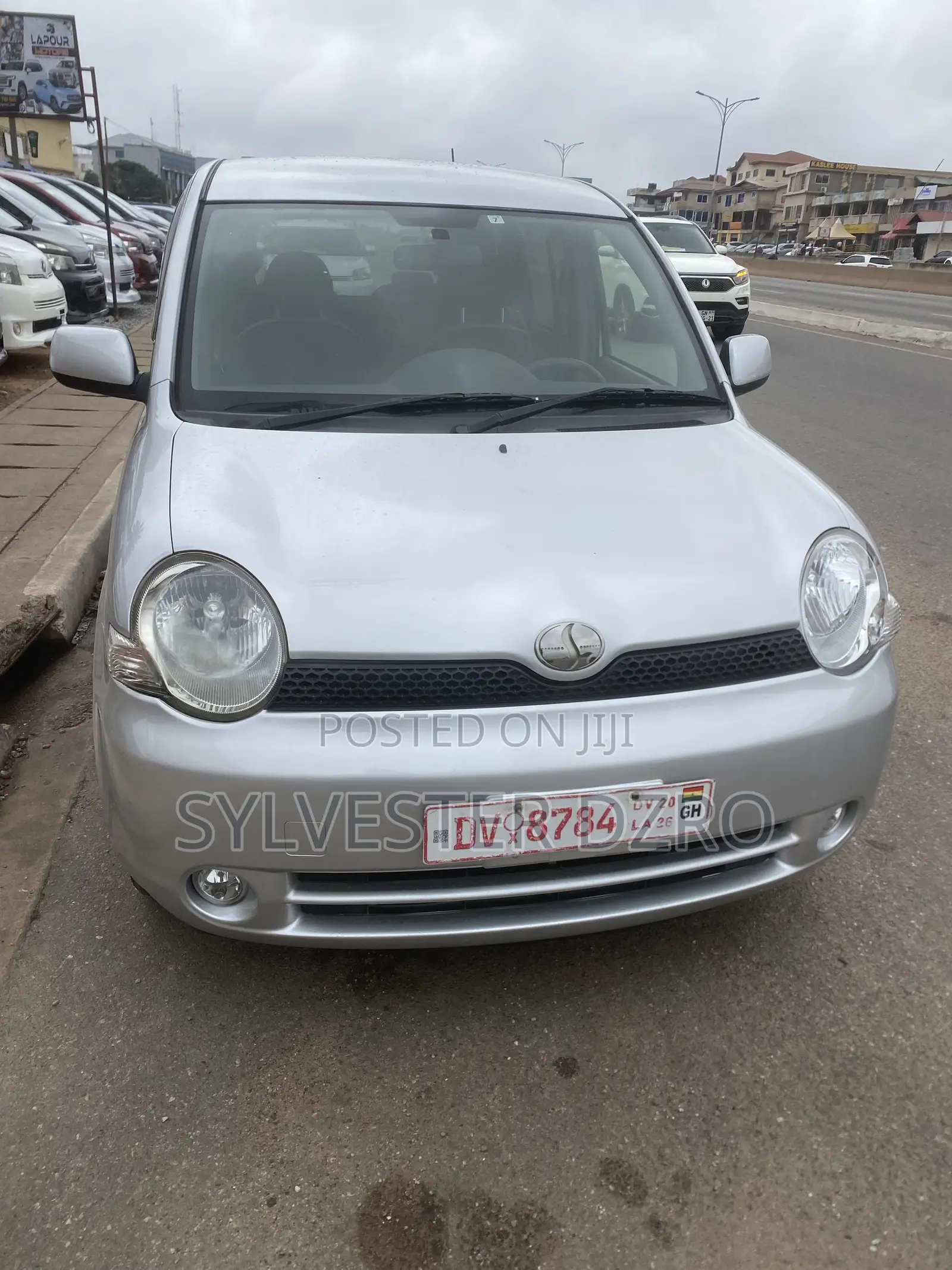 Toyota Sienta 2012 Silver