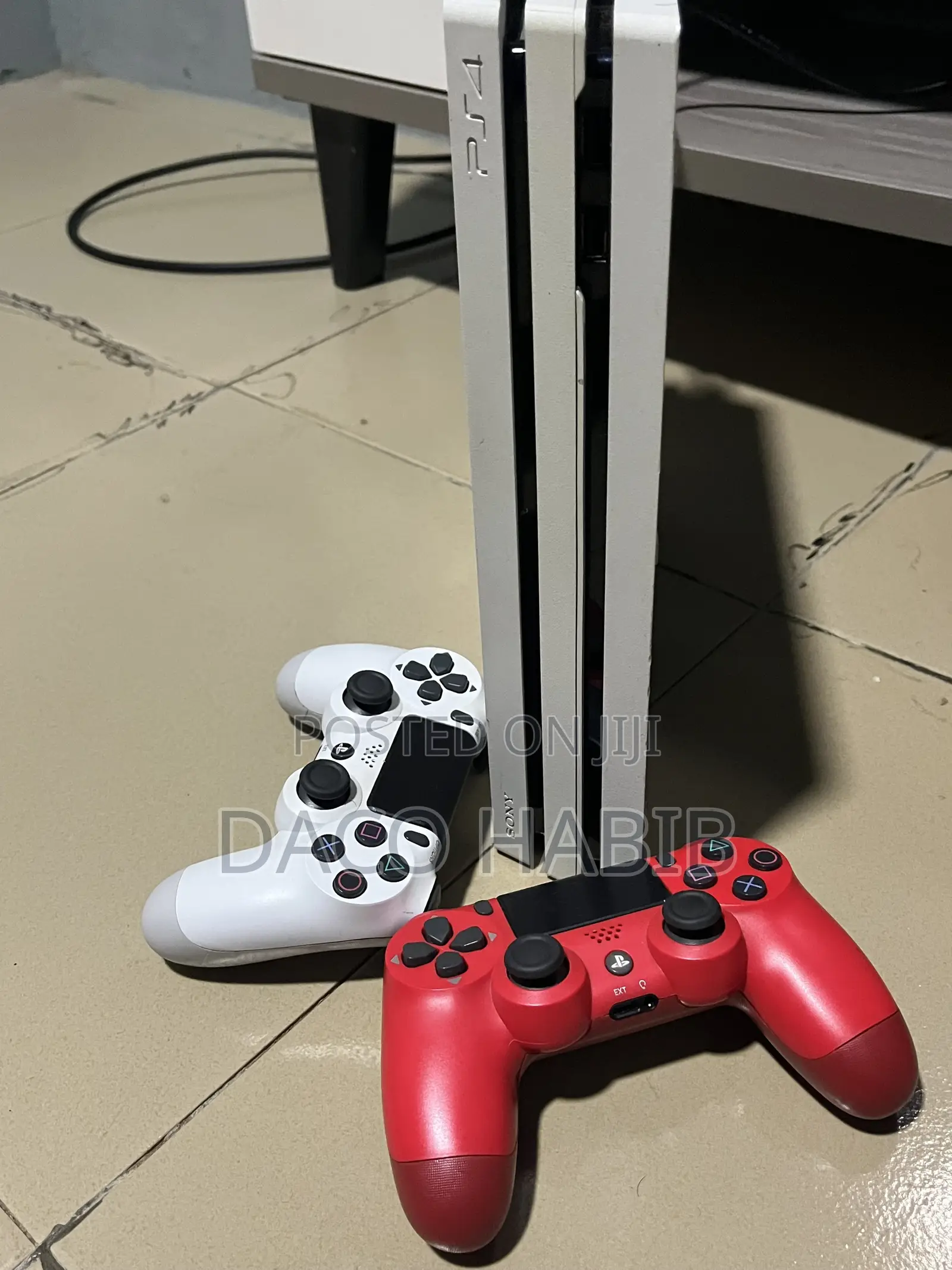 Ps4 Pro 1TB Jailbreak With 2 Controllers