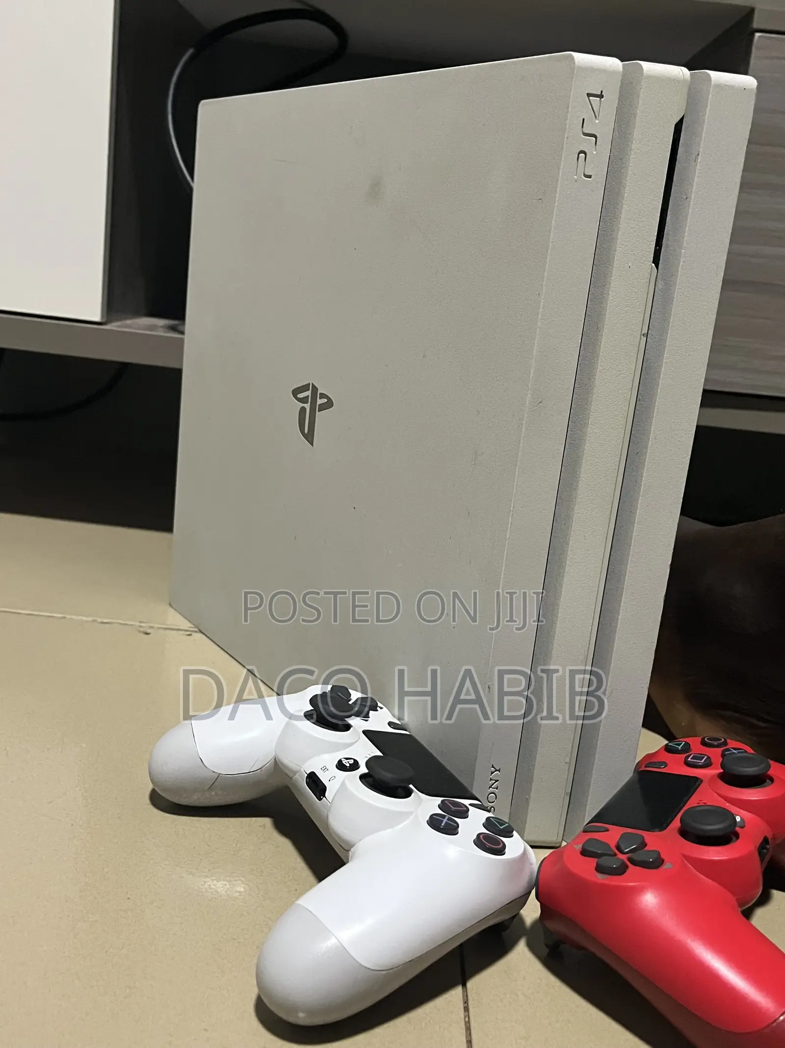 Ps4 Pro 1TB Jailbreak With 2 Controllers