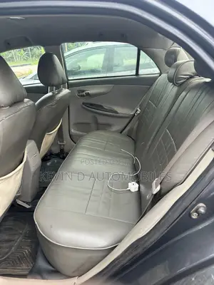 Toyota Corolla LE 4dr Sedan (1.8L 4cyl 4A) 2010 Gray