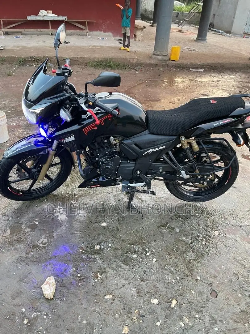 TVS Apache 180 RTR 2025 Black