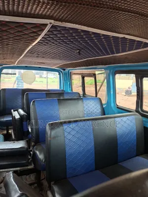 Nissan Caravan (Urvan) 2014 Blue