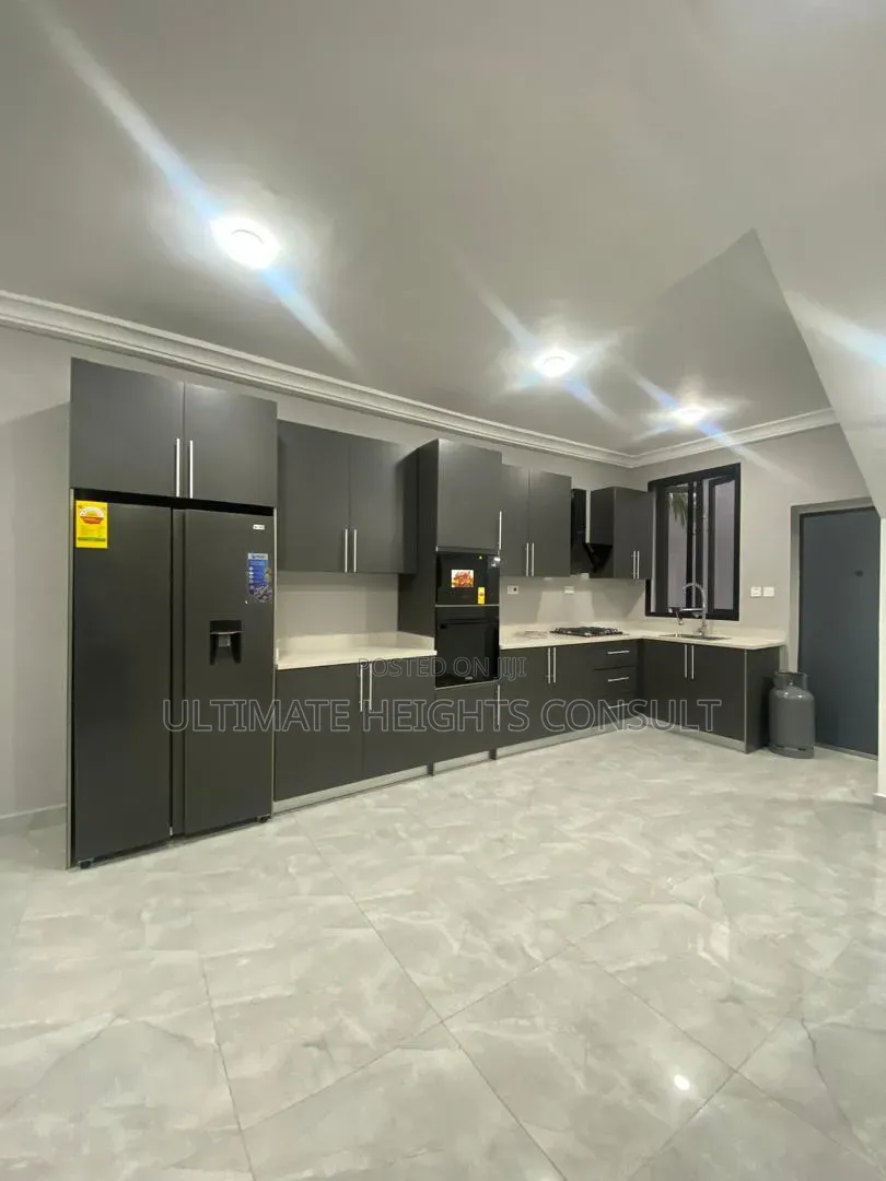 Furnished 4bdrm Townhouse/Terrace in Labone, Coffee Shop Area for sale