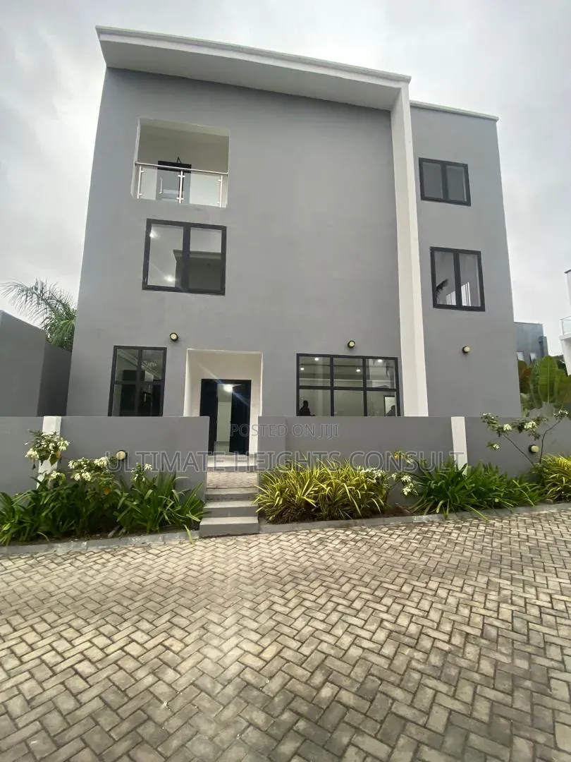 Furnished 4bdrm Townhouse/Terrace in Labone, Coffee Shop Area for sale