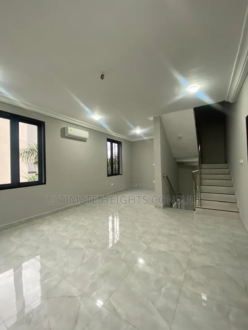 Furnished 4bdrm Townhouse/Terrace in Labone, Coffee Shop Area for sale