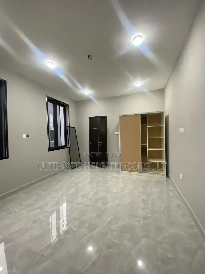 Furnished 4bdrm Townhouse/Terrace in Labone, Coffee Shop Area for sale