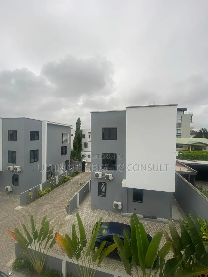 Furnished 4bdrm Townhouse/Terrace in Labone, Coffee Shop Area for sale