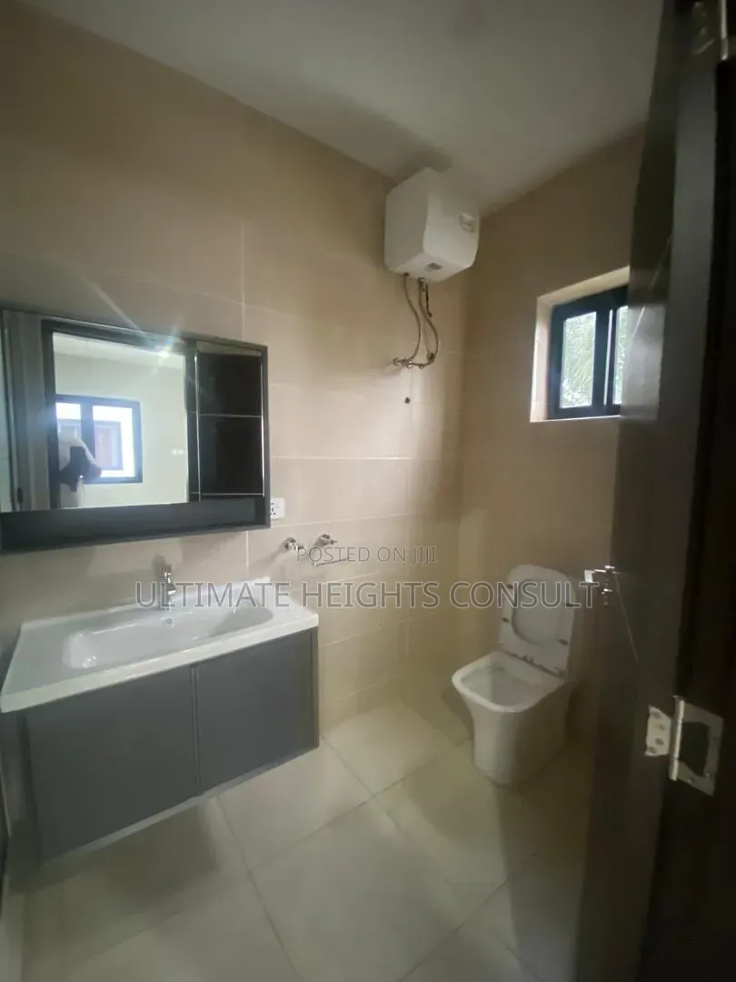 Furnished 4bdrm Townhouse/Terrace in Labone, Coffee Shop Area for sale