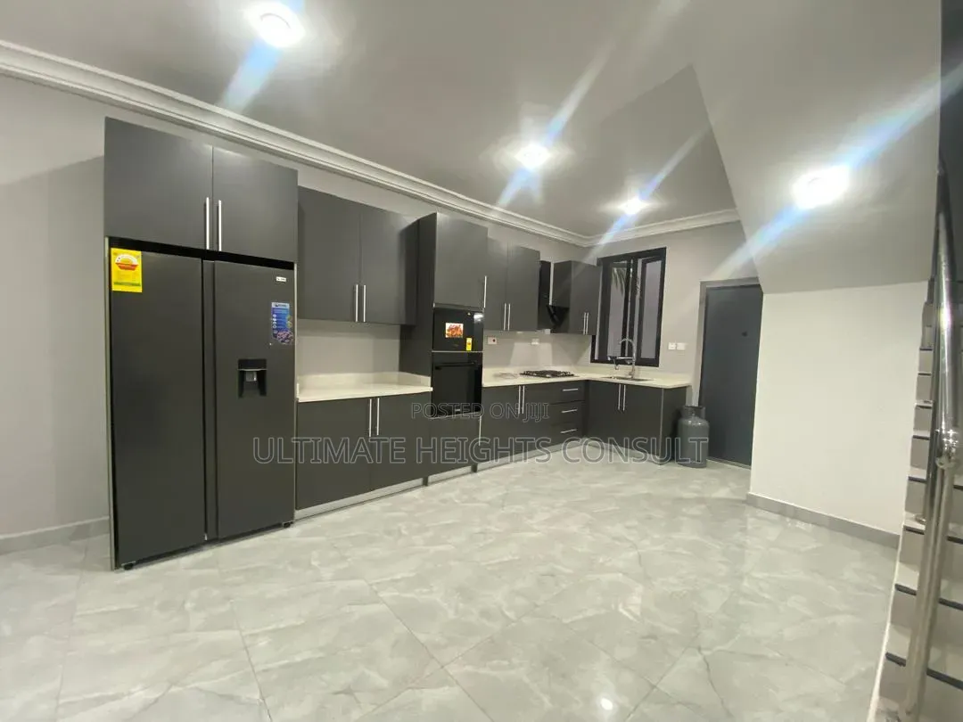 Furnished 4bdrm Townhouse/Terrace in Labone, Coffee Shop Area for sale