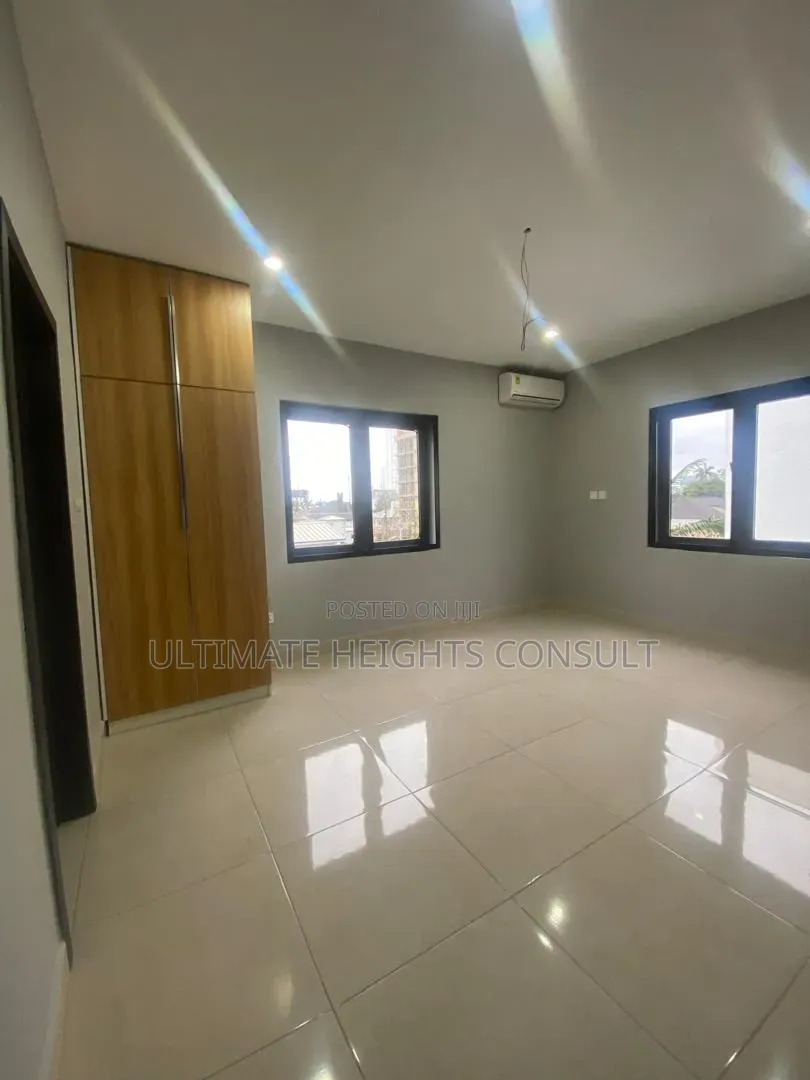 Furnished 4bdrm Townhouse/Terrace in Labone, Coffee Shop Area for sale