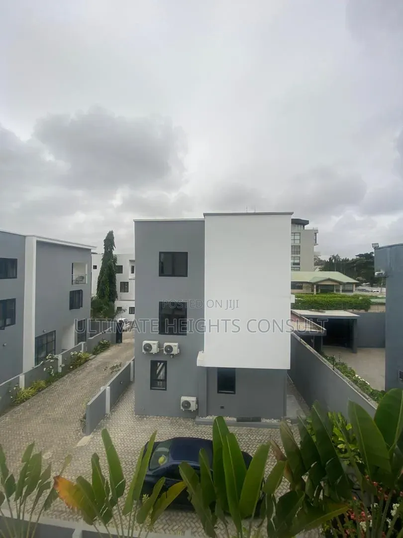 Furnished 4bdrm Townhouse/Terrace in Labone, Coffee Shop Area for sale