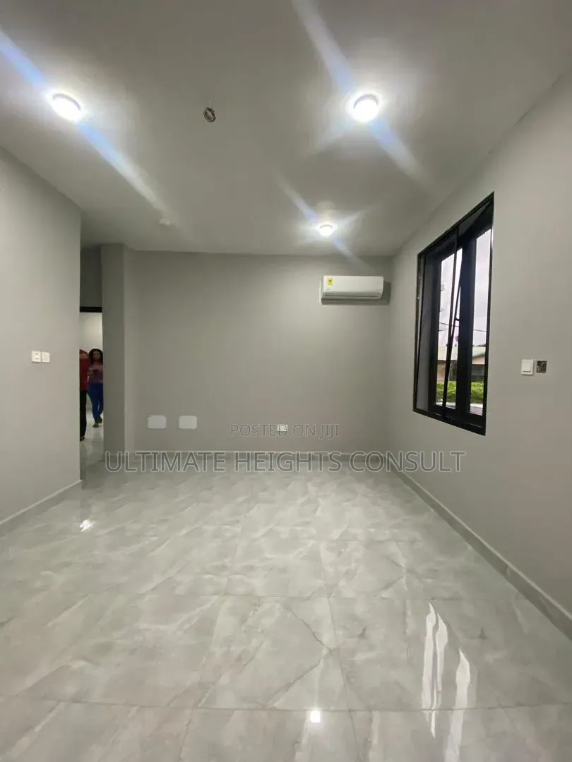 Furnished 4bdrm Townhouse/Terrace in Labone, Coffee Shop Area for sale