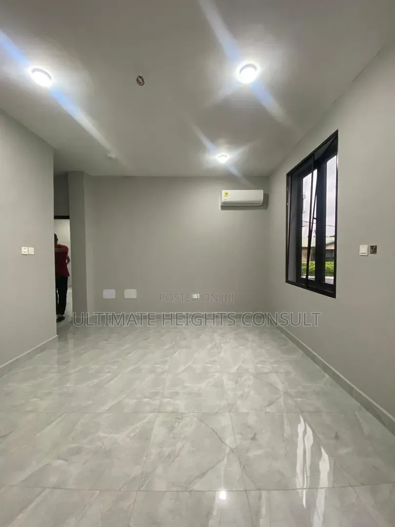 Furnished 4bdrm Townhouse/Terrace in Labone, Coffee Shop Area for sale