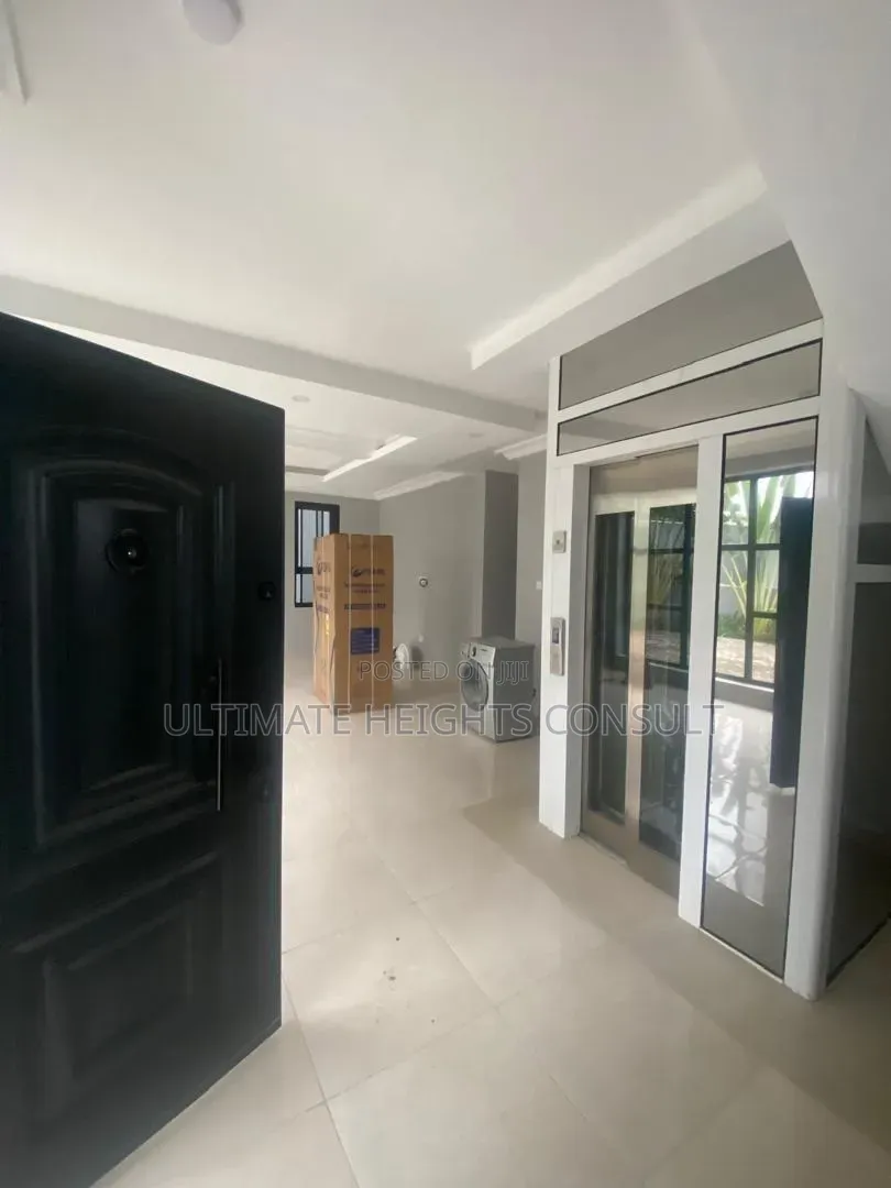 Furnished 4bdrm Townhouse/Terrace in Labone, Coffee Shop Area for sale