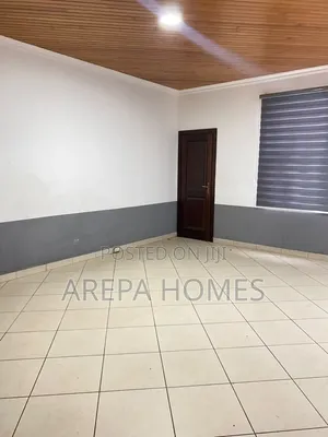 5bdrm Mansion in Arepa Homes, School Junction for sale