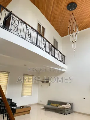 5bdrm Mansion in Arepa Homes, School Junction for sale