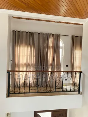5bdrm Mansion in Arepa Homes, School Junction for sale