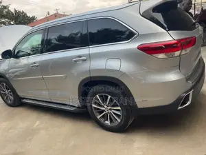 Toyota Highlander XLE 4x2 V6 (3.5L 6cyl 8A) 2018 Silver