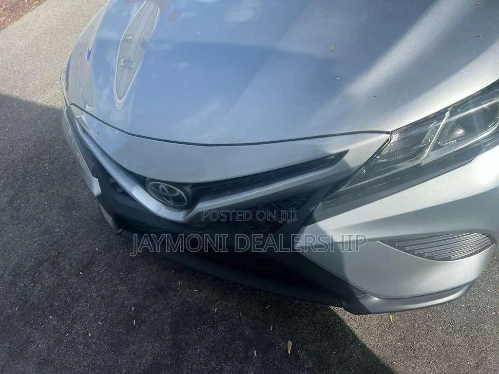 Toyota Camry 2018 Silver