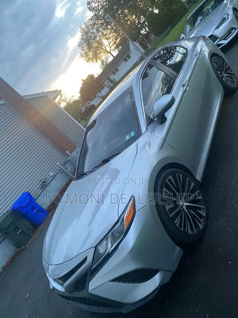 Toyota Camry 2018 Silver