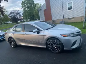 Toyota Camry 2018 Silver