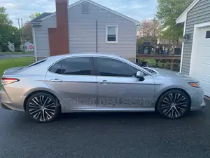 Toyota Camry 2018 Silver