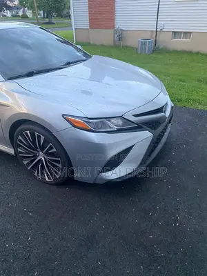 Toyota Camry 2018 Silver