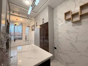 4bdrm Duplex in Lakeside Estate for rent