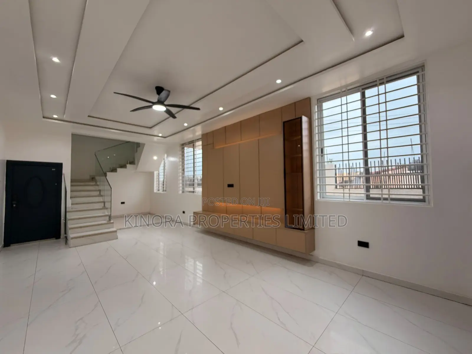 4bdrm Duplex in Lakeside Estate for rent