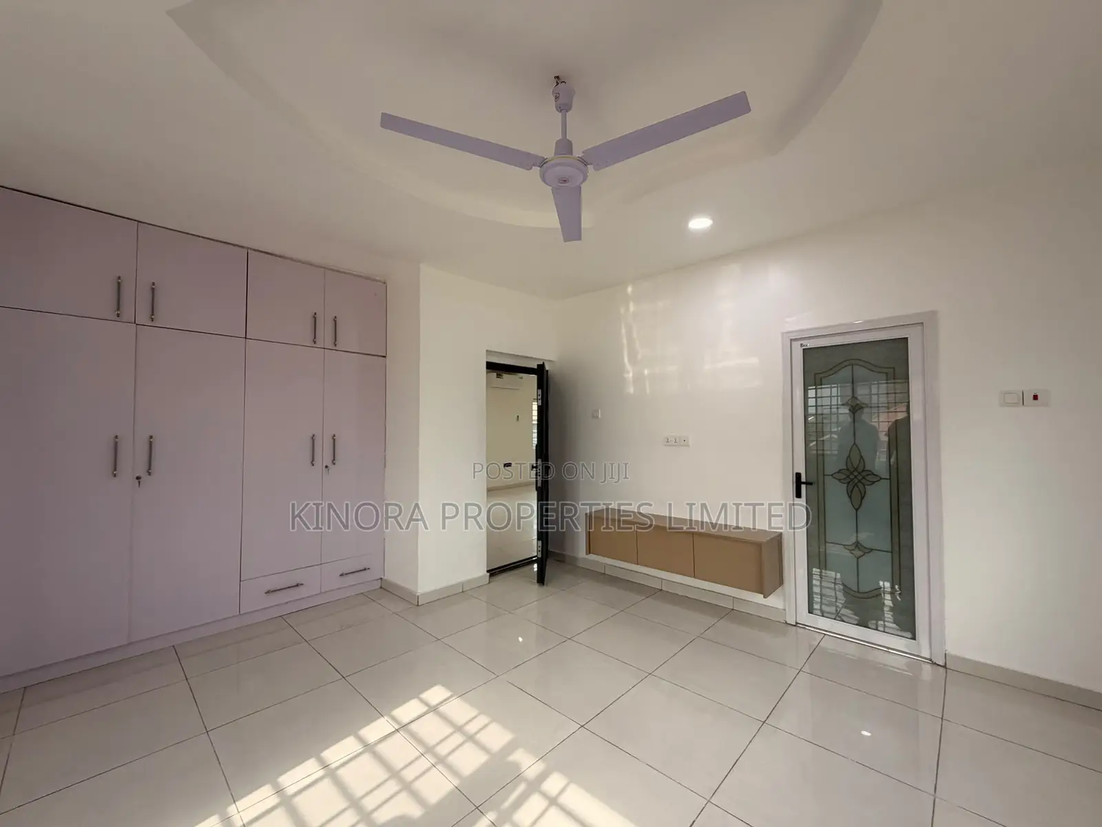 4bdrm Duplex in Lakeside Estate for rent