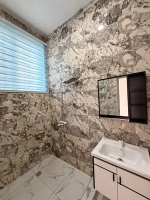 4bdrm Duplex in Lakeside Estate for rent
